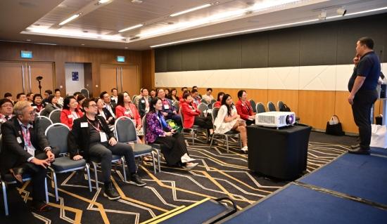 business networking groups in Singapore professionals at BNI networking event building relationships